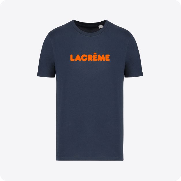 Parte frontal de la camiseta color navy con la marca LACRÈME en naranja